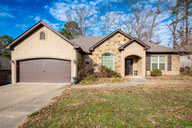 view of front facade featuring a front yard and a garage