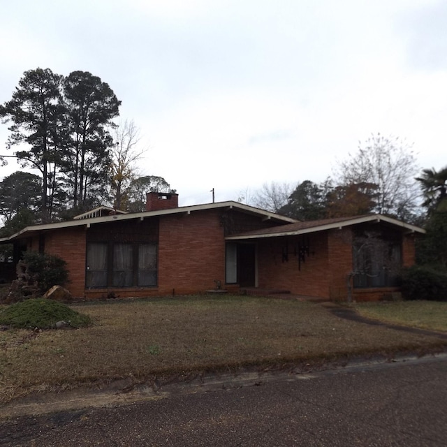 view of front of home with a front yard