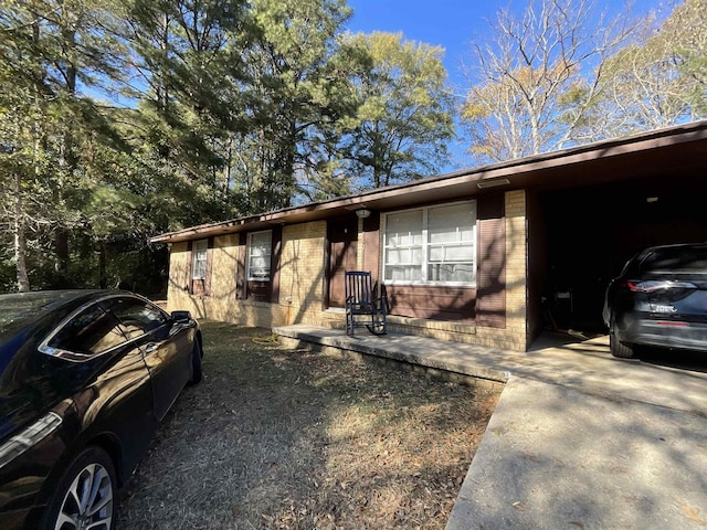 single story home with a carport