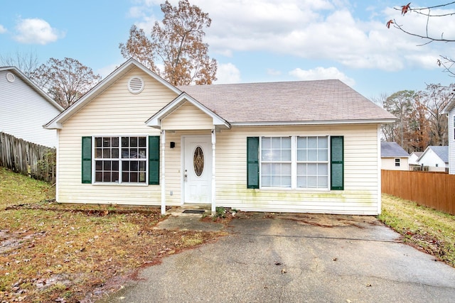 view of front of property