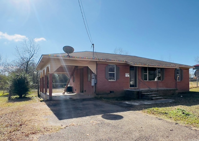 view of front of house featuring a carport