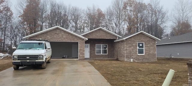 view of front facade featuring a garage