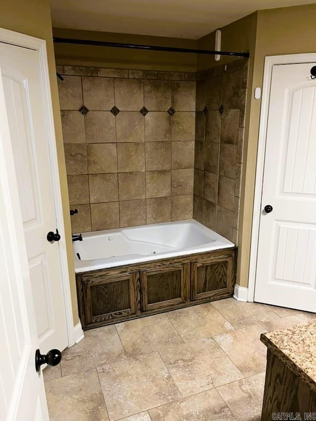 bathroom with vanity and tiled shower / bath