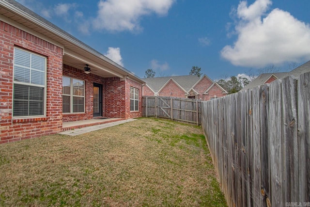 view of yard with ceiling fan