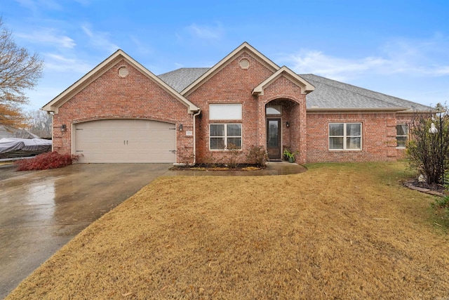 view of front of house featuring a front lawn and a garage