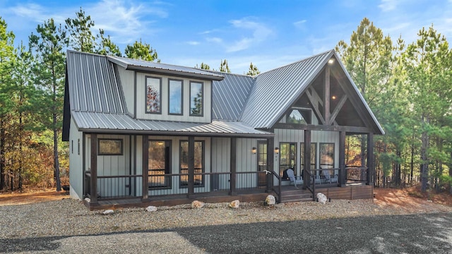 view of front of home featuring a porch