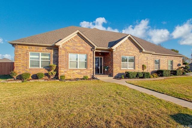 view of front of home featuring a front yard