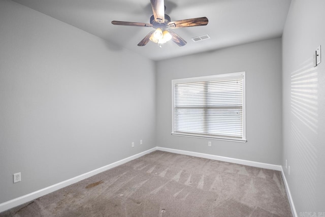 unfurnished room with light carpet and ceiling fan