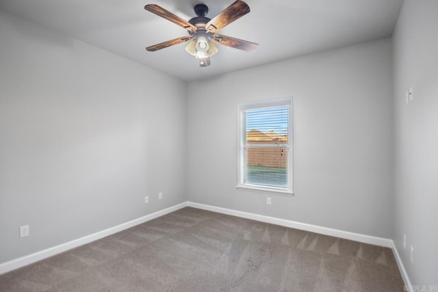 carpeted empty room featuring ceiling fan