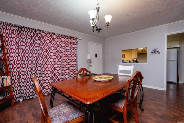 dining space with a notable chandelier, dark hardwood / wood-style flooring, a textured ceiling, and crown molding