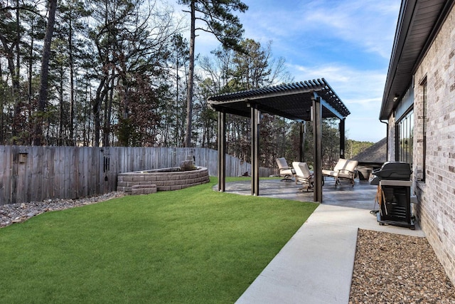 view of yard featuring a patio area