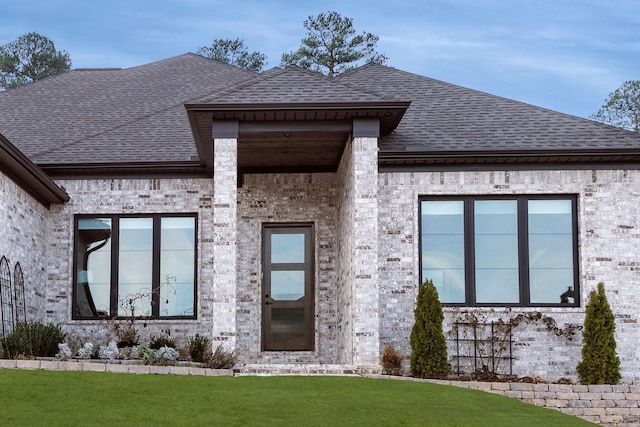 exterior space featuring a front yard