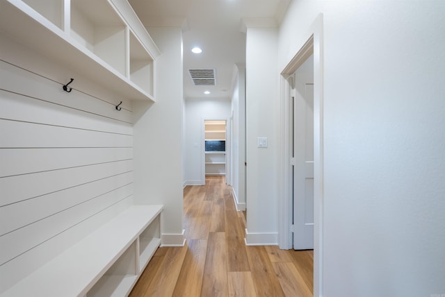 110 Eagle Ridge Dr, Maumelle, AR 72113 - mudroom with light hardwood / wood-style floors