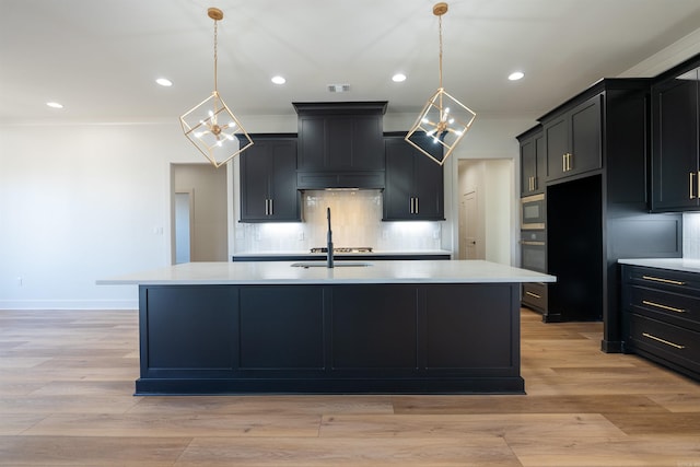 110 Eagle Ridge Dr, Maumelle, AR 72113 - kitchen featuring decorative light fixtures, light wood-type flooring, tasteful backsplash, and an island with sink