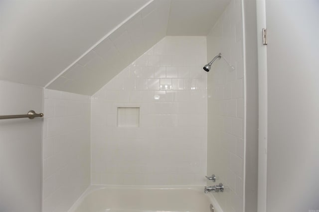 bathroom with tiled shower / bath combo