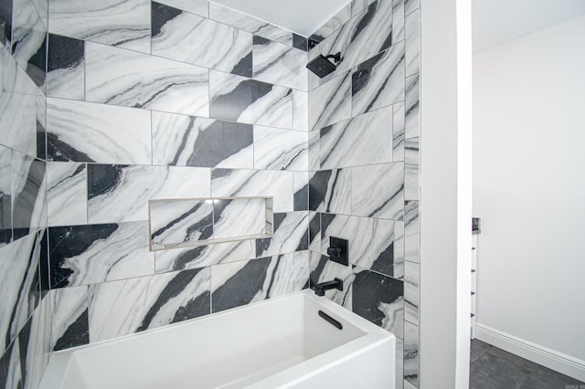 bathroom featuring tiled shower / bath combo