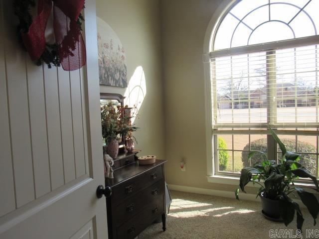 living area featuring carpet