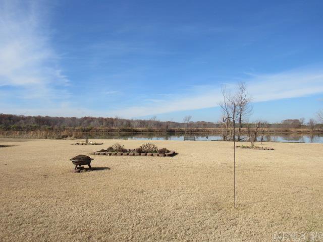 view of yard featuring a water view