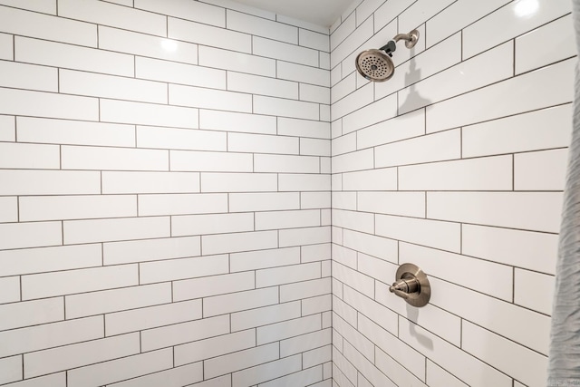 bathroom featuring a tile shower