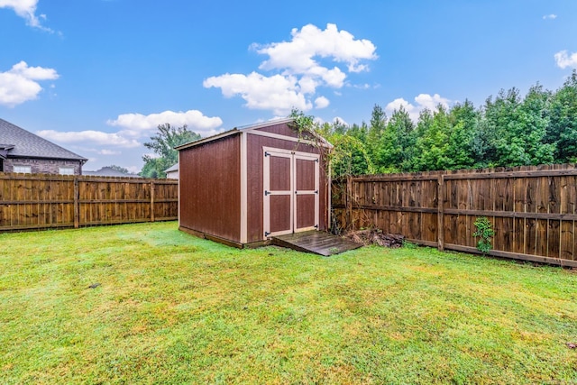 view of outdoor structure with a yard