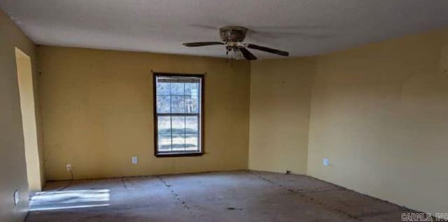 unfurnished room featuring ceiling fan