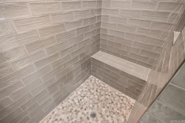 bathroom featuring tiled shower