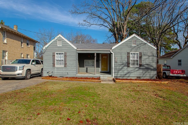 view of front of property with a front yard