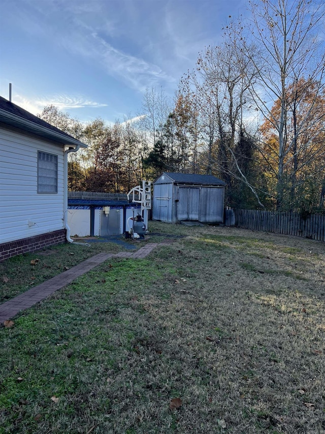 view of yard with a storage unit