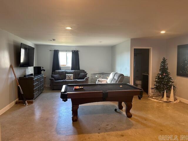 playroom featuring pool table