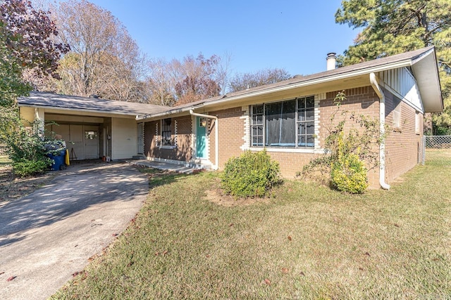 ranch-style house featuring a front lawn