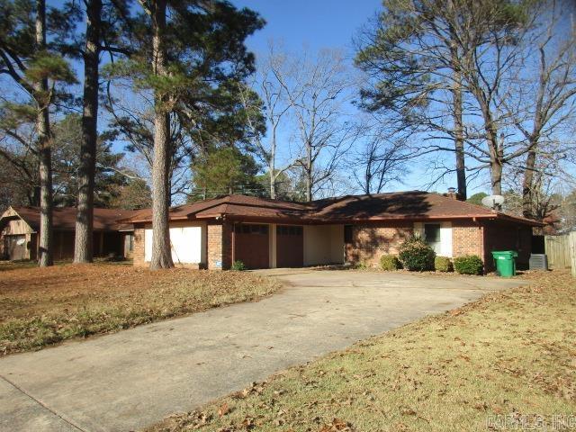 single story home featuring a garage