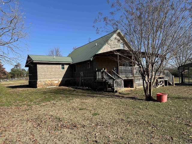 back of house featuring a lawn