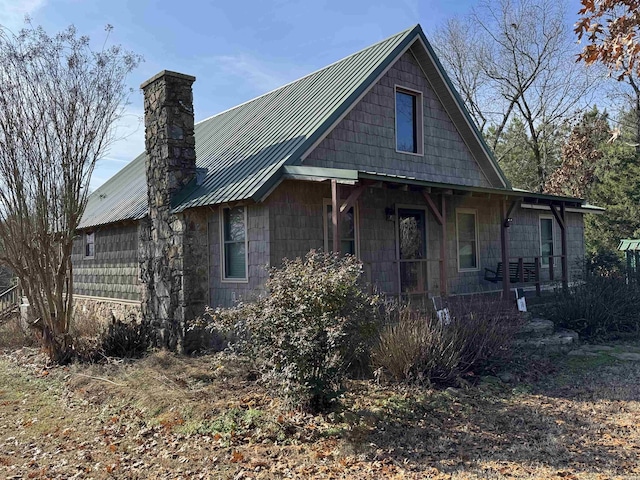 view of front of property featuring a porch