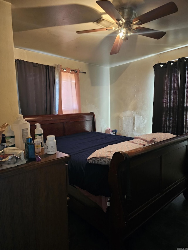 bedroom featuring ceiling fan