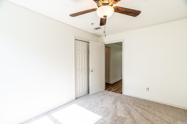 unfurnished room with carpet flooring and ceiling fan