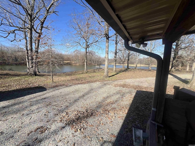 view of yard featuring a water view