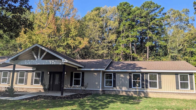 view of front of home with a front yard