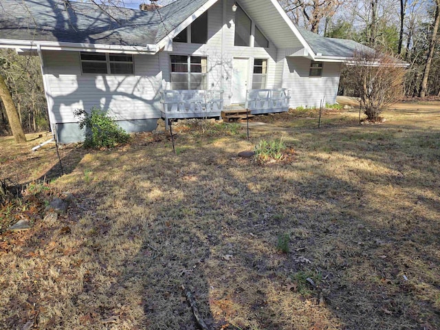 back of house featuring a lawn