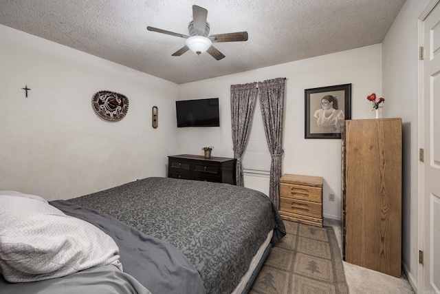 bedroom featuring ceiling fan and a textured ceiling