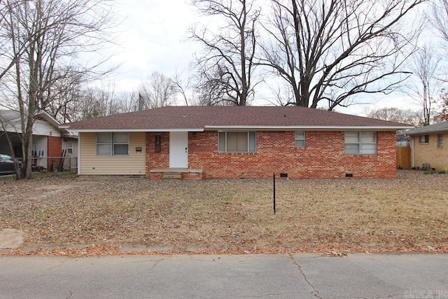 ranch-style home featuring a front lawn