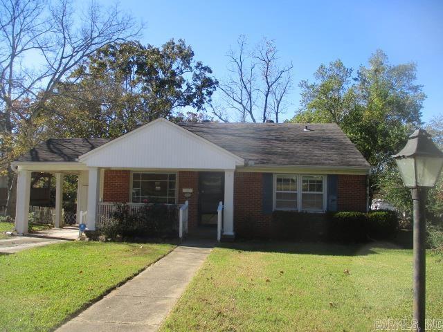 view of front of property with a front yard and covered porch