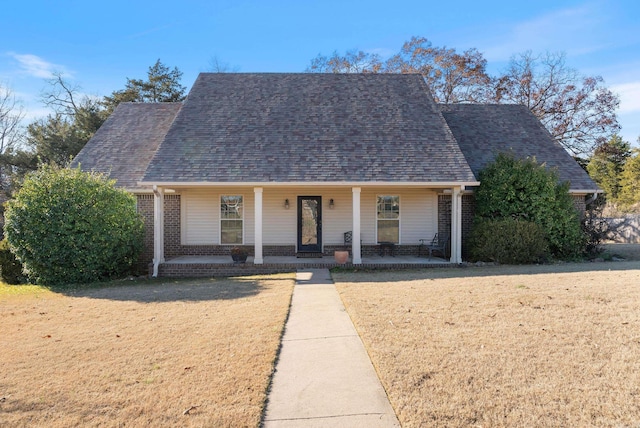 view of front facade with a front lawn and covered porch