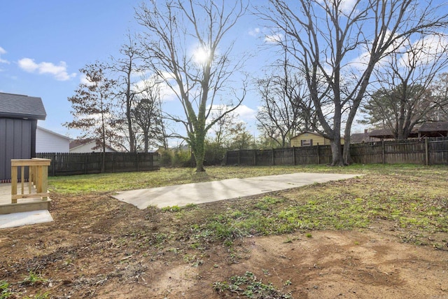 view of yard featuring a patio area