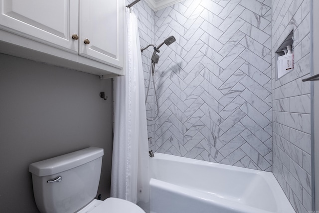 bathroom featuring toilet and shower / tub combo