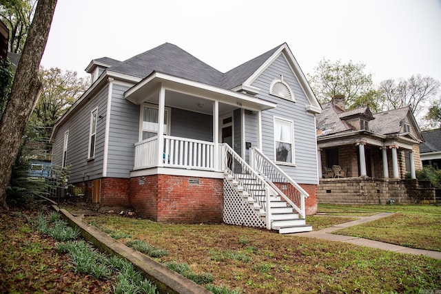 view of front of property featuring a porch and a front lawn