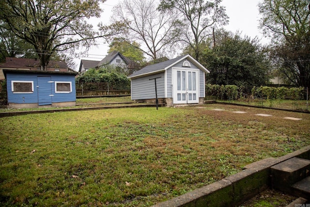 view of yard featuring a storage unit