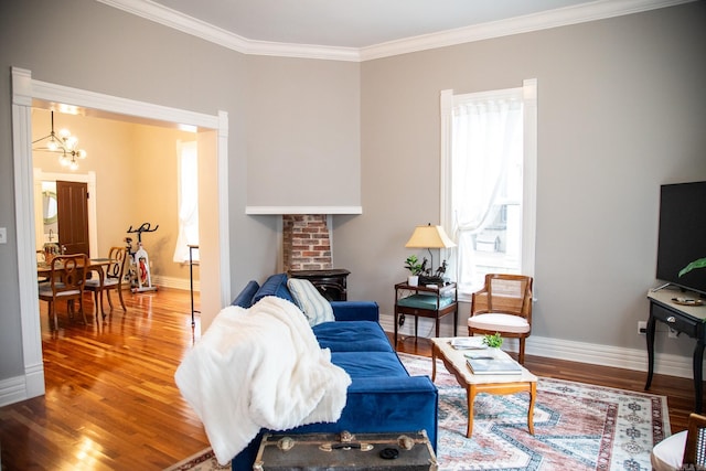 living room with ornamental molding, hardwood / wood-style flooring, and a notable chandelier