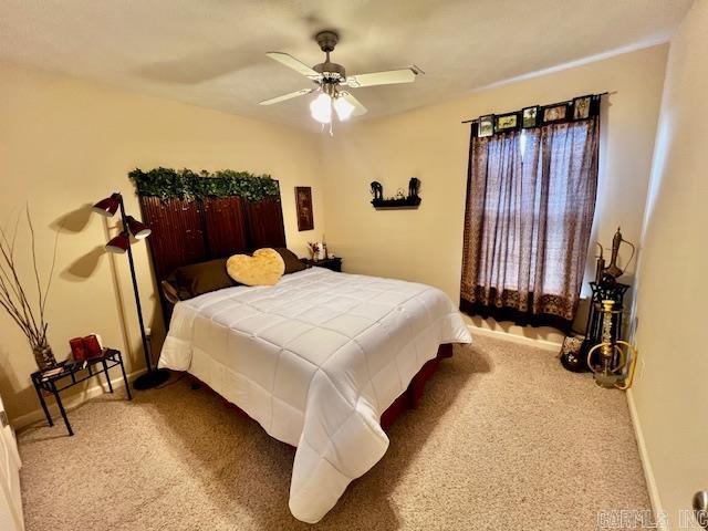 carpeted bedroom featuring ceiling fan