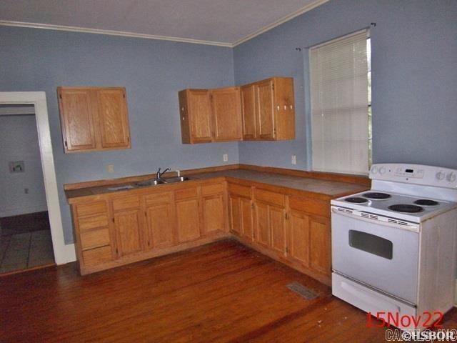 kitchen featuring sink, white range with electric stovetop, dark hardwood / wood-style flooring, and crown molding