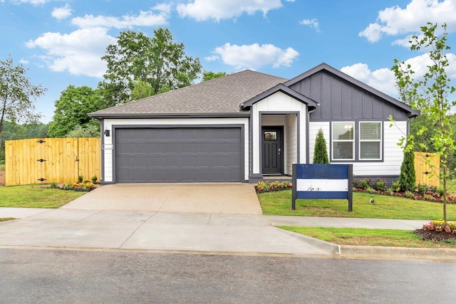 view of front facade featuring a garage and a front yard